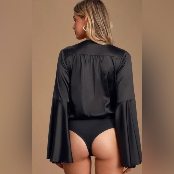 Lulus | Selby Black Satin Bell Sleeve Surplice Bodysuit in Black - Picture 4 of 11